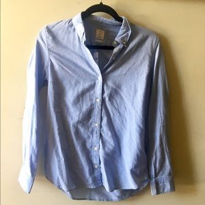 NWOT GAP FITTED OXFORD ✨